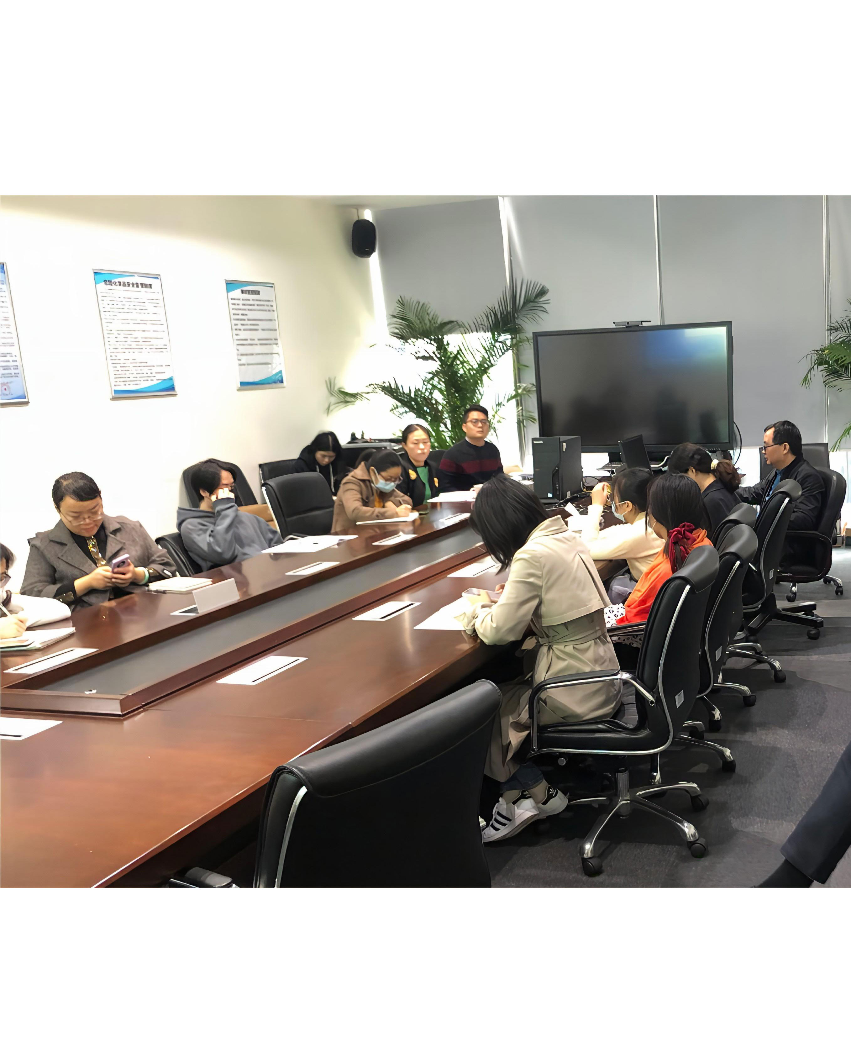 Para treinamento e fundação sólida, Shenzhen Sunrise New Energy Co., Ltd. realizou a sessão de treinamento de produto e suporte técnico